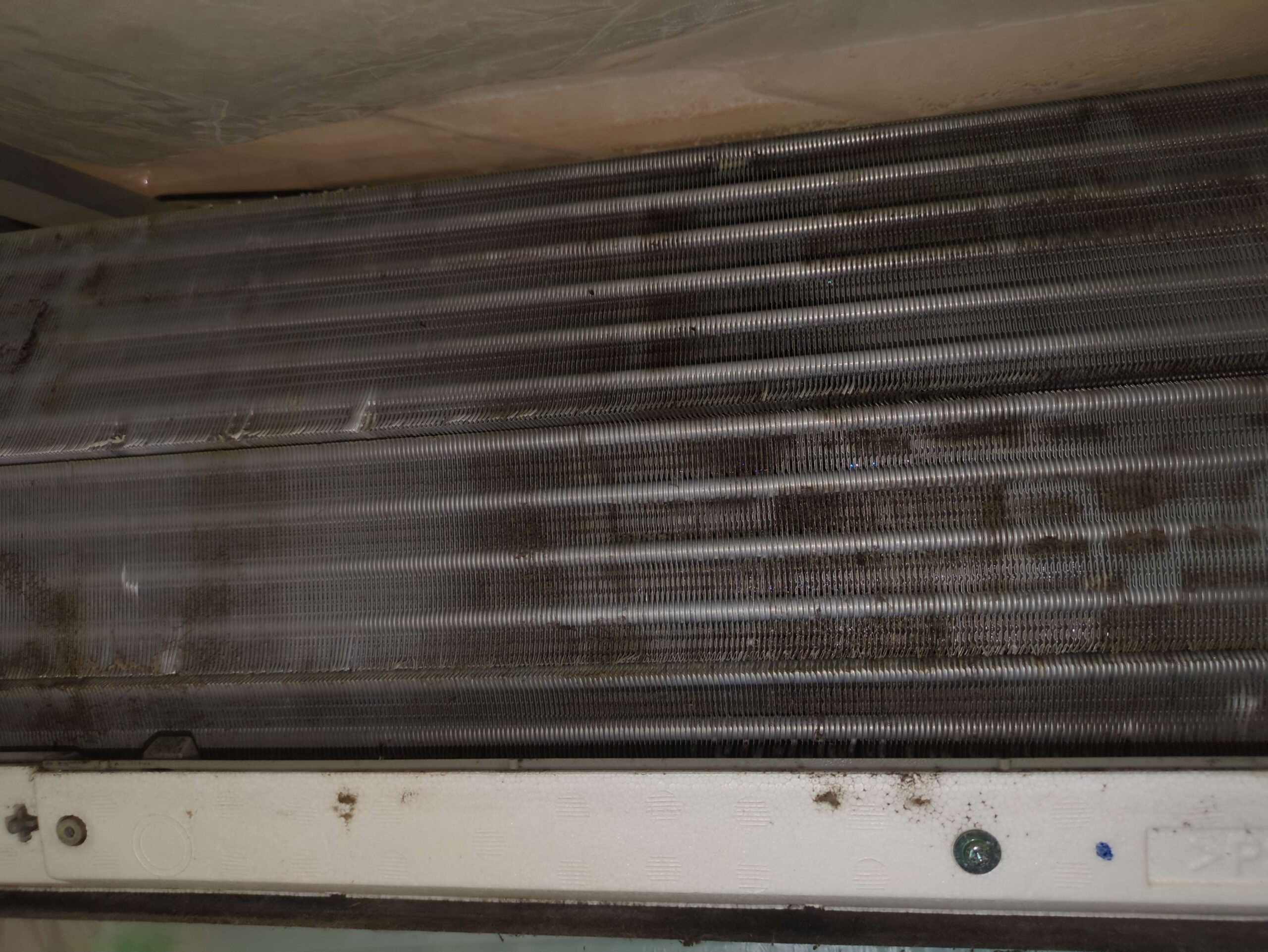 横浜のエアコン クリーニング事例｜ダイキン製お掃除機能付きエアコン