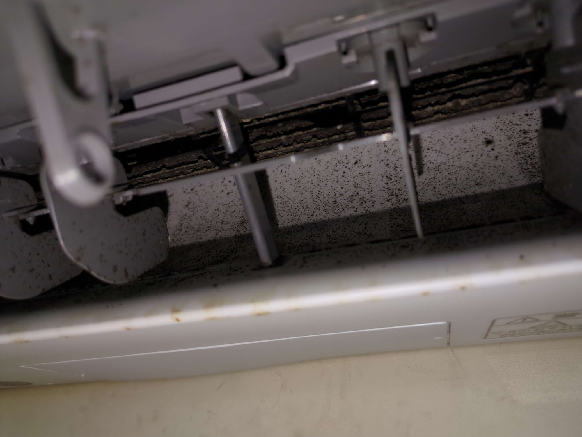 横浜のエアコン クリーニング事例｜富士通ゼネラルnocria AS-D401LTKを