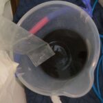 横浜のエアコンクリーニングで黒カビが多いエアコンを洗浄した時に出た汚水