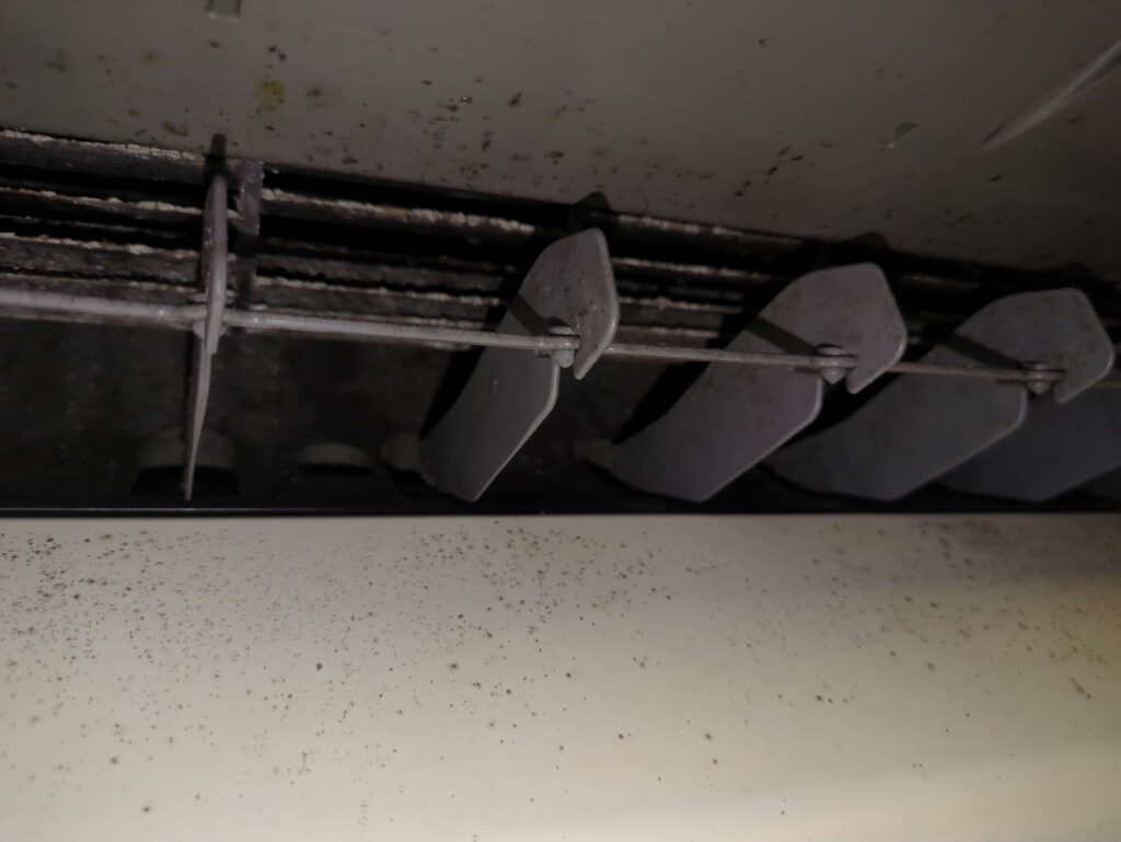 横浜市港南区で黒カビが多く発生しているノクリアXの送風口