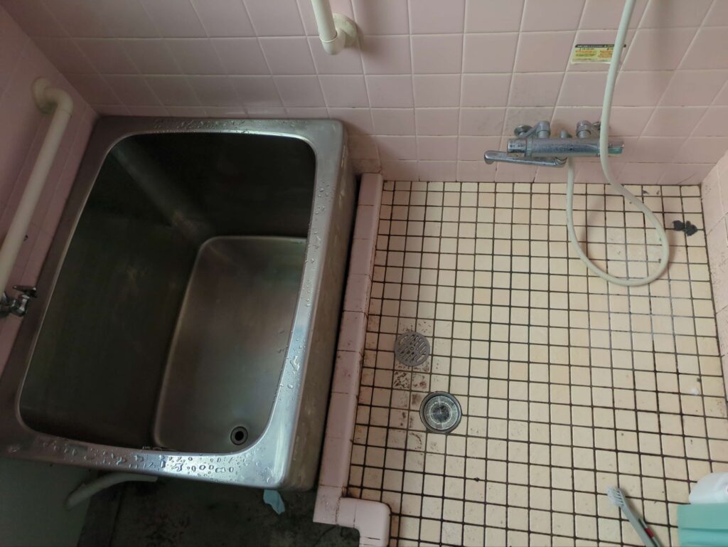 横浜市港南区の浴室清掃前の様子