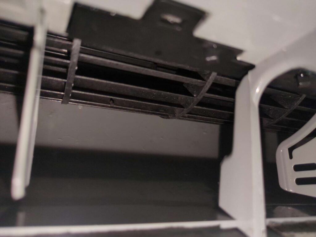 横浜市緑区でダイキン製エアコンクリーニング後の綺麗になった送風口