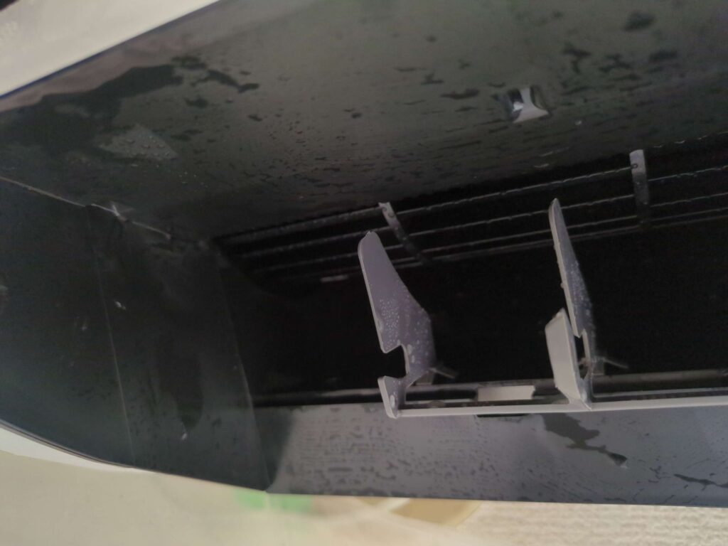 横浜市青葉区で富士通ゼネラル製エアコン分解洗浄後の綺麗な状態のエアコン吹き出し口