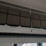 横浜市緑区でエアコン分解洗浄前の埃が付着したエアコンフィルターの様子